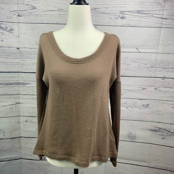 Tan Waffle Top with Lower back cut with buttons - Picture 2 of 7